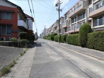 敷地南側前面道路(東側から)