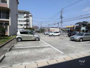 5棟東側駐車場