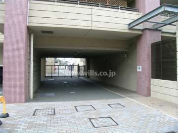 ゲート付きの敷地内駐車場