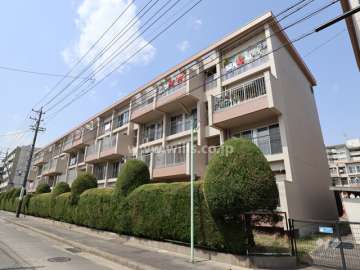 猪子石南住宅10号棟の外観(南東側から)