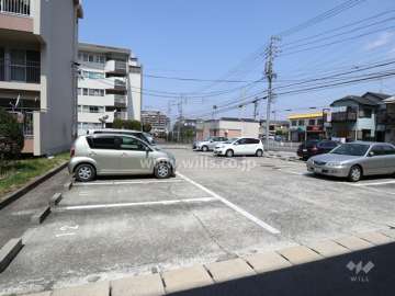 5棟東側駐車場