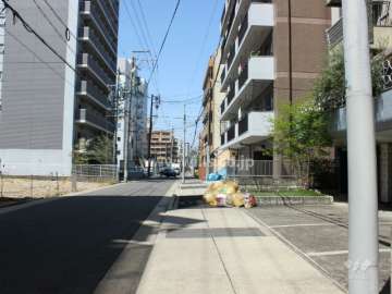 敷地南側の前面道路