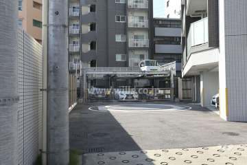 敷地内駐車場(屋外機械式と屋内平面式)