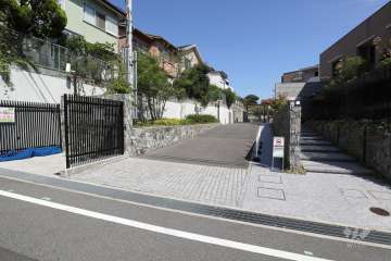 駐車場の出入り口