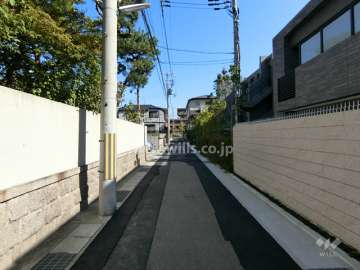 敷地北側の前面道路