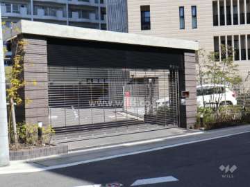 駐車場出入り口（リングシャッター付き）