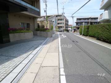 敷地東側の前面道路