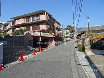 敷地東側の前面道路
