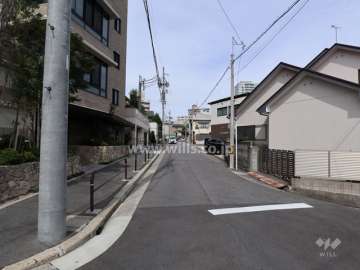 敷地東側の前面道路