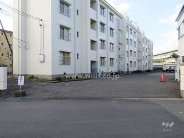 マンション敷地内出入口