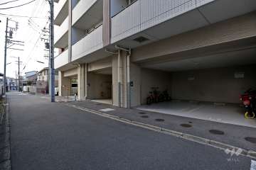 敷地内駐車場（屋内平面式）
