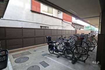 屋内に設けられた駐輪場