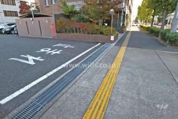 駐車場出入り口
