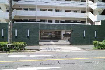 駐車場出入り口