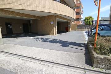 駐車場出入り口