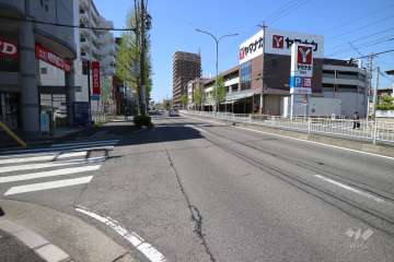 敷地北側の前面道路(東側から)