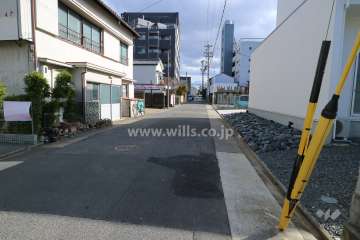 敷地南側の前面道路