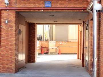 駐車場出入り口