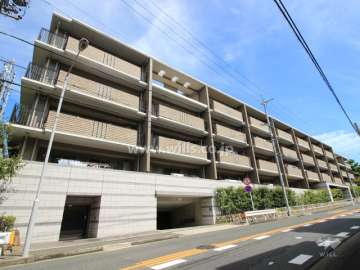プラウド昭和楽園町の外観(南側から)