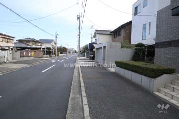 敷地北側の前面道路