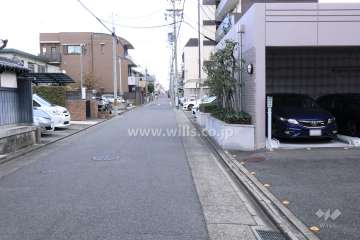 敷地北側の前面道路