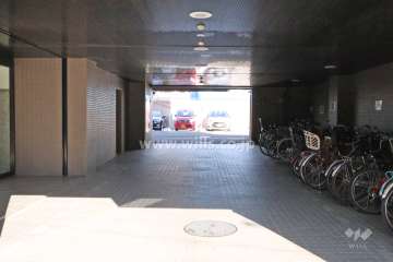 駐車場出入り口