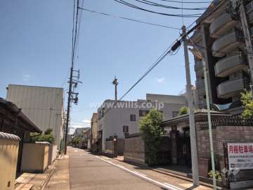 敷地北側の前面道路