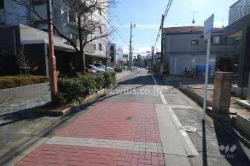 敷地東側の前面道路