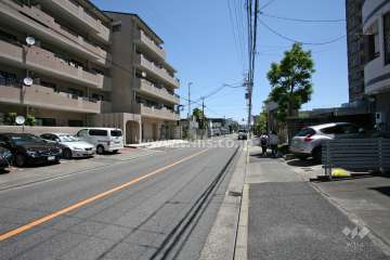 敷地南側の前面道路