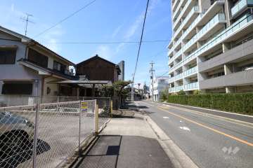敷地南側の前面道路