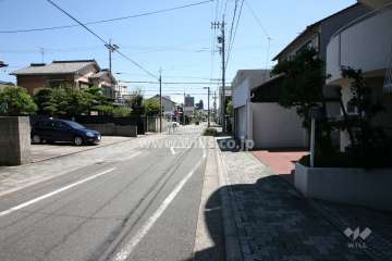 敷地北側の前面道路