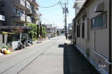 敷地南側の前面道路