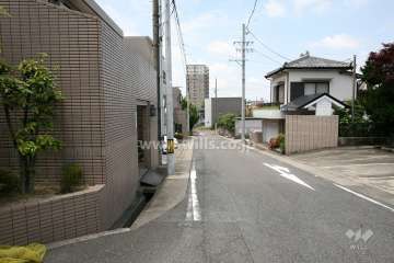 敷地北側の前面道路