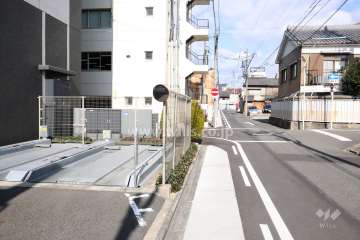 敷地東側の前面道路