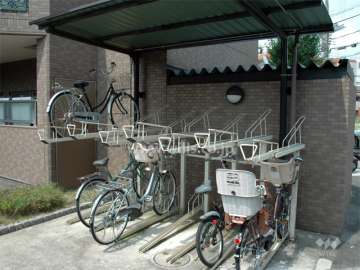 敷地の南東側には長興寺公園があります。