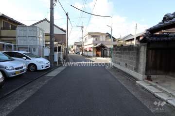 敷地北側の前面道路（東側から）