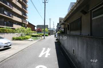 敷地南側の前面道路