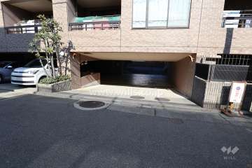 駐車場出入り口