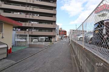 敷地南東側の前面道路