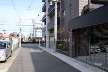 敷地西側の前面道路