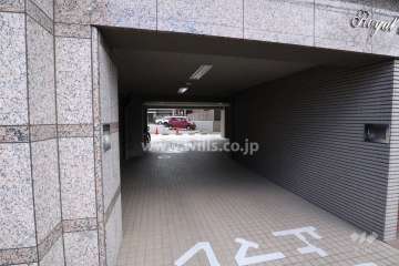 駐車場出入り口