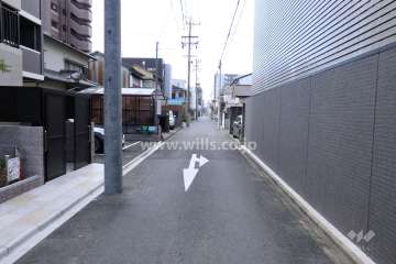 敷地南側の前面道路