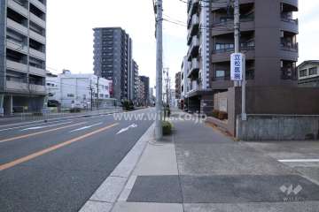 敷地南側の前面道路