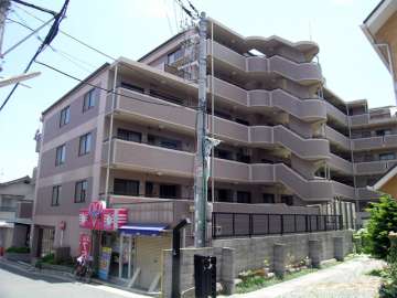 サンプリンス宝塚の外観（北西側から）