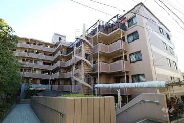 サンプリンス宝塚の外観（西側から）