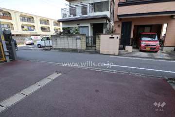 敷地内駐車場（屋外機械式）の出入り口