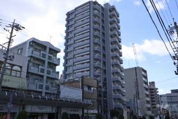ファミリアーレ桜山の外観（東側から）