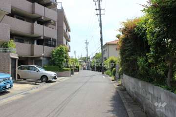 敷地東側の前面道路