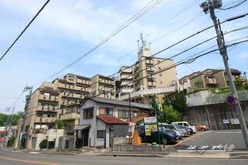 ライオンズマンション八事石坂の外観（南側から）