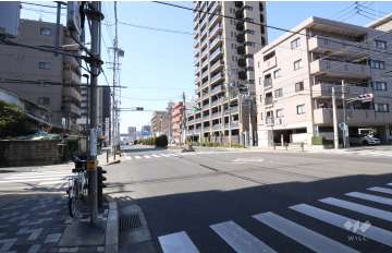 敷地南側の前面道路